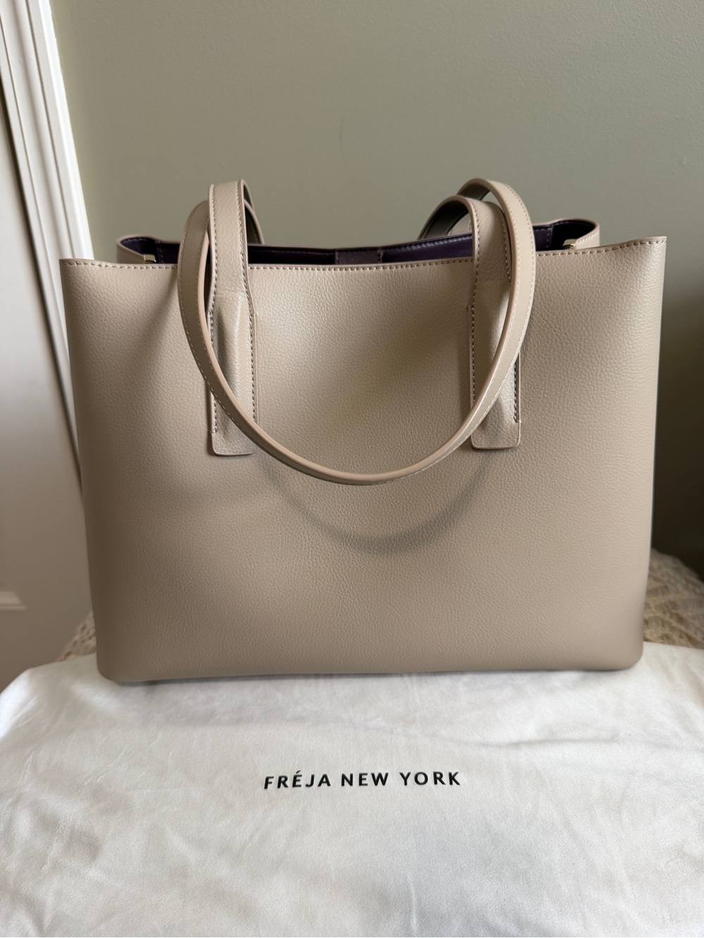 Freja New York Linnea Tote - Picture 2 of 3